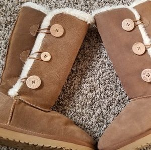 UGG BAILEY BUTTON